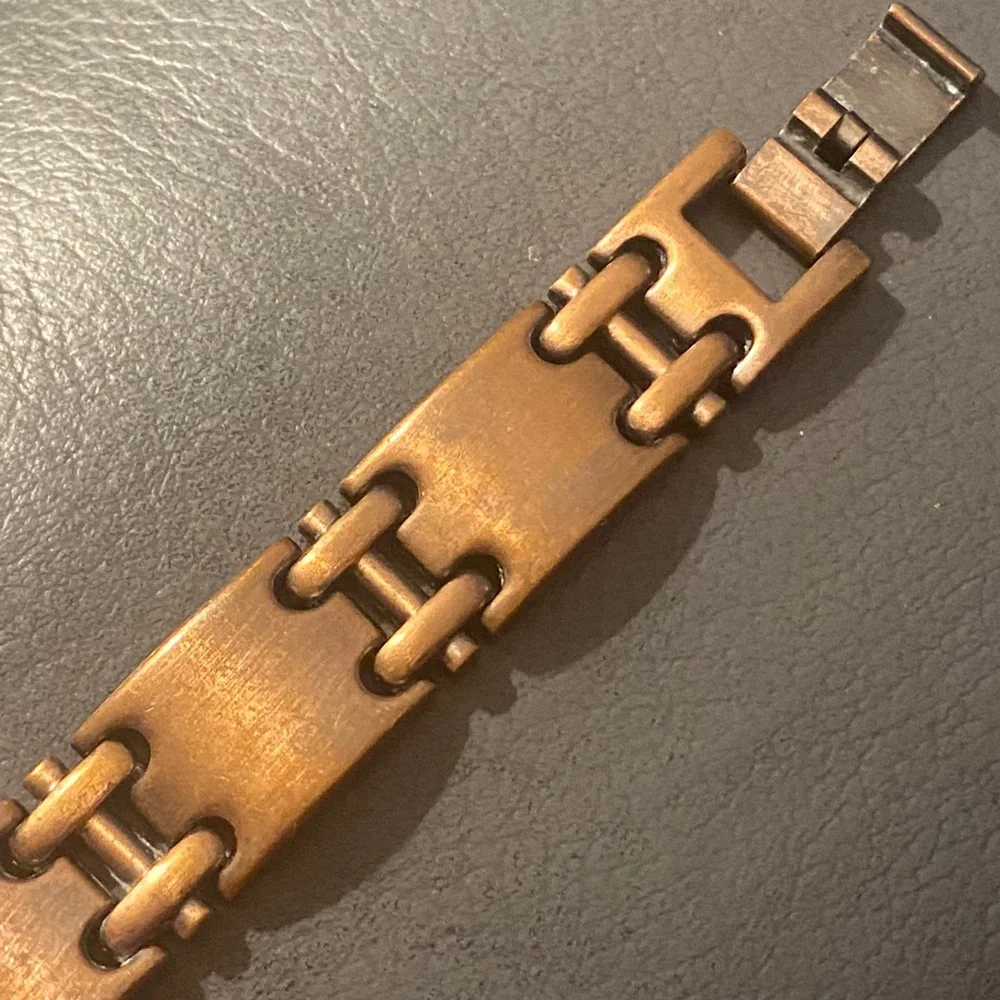 Elegant Copper Tone Metal Magnetic Hourglass-Shaped Link Design Bracelet